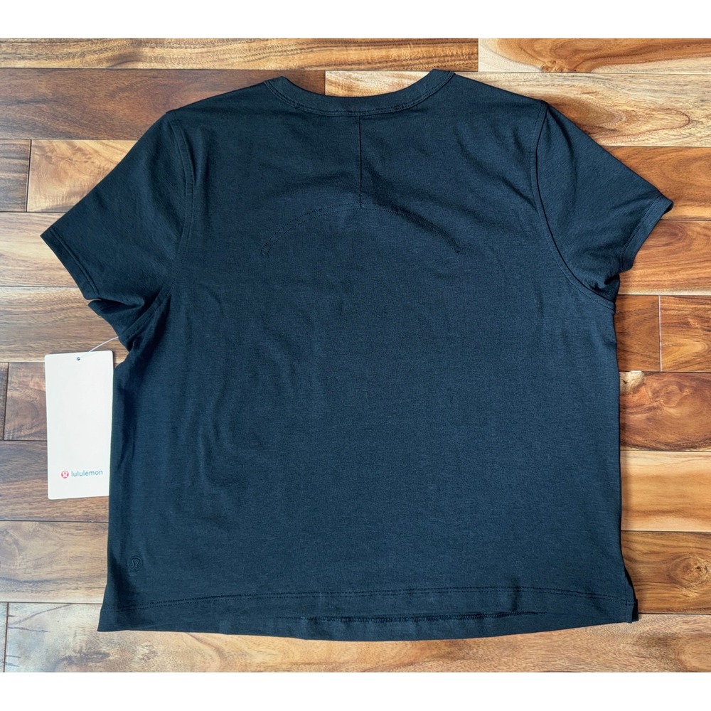 Lululemon Classic-Fit Cotton-Blend Tee Black Size 6 NWT - Picture 2 of 5